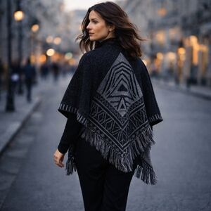 NWT BCBG Reversible Geometric Knit Shawl – Modern Poncho Silhouette🖤✨️